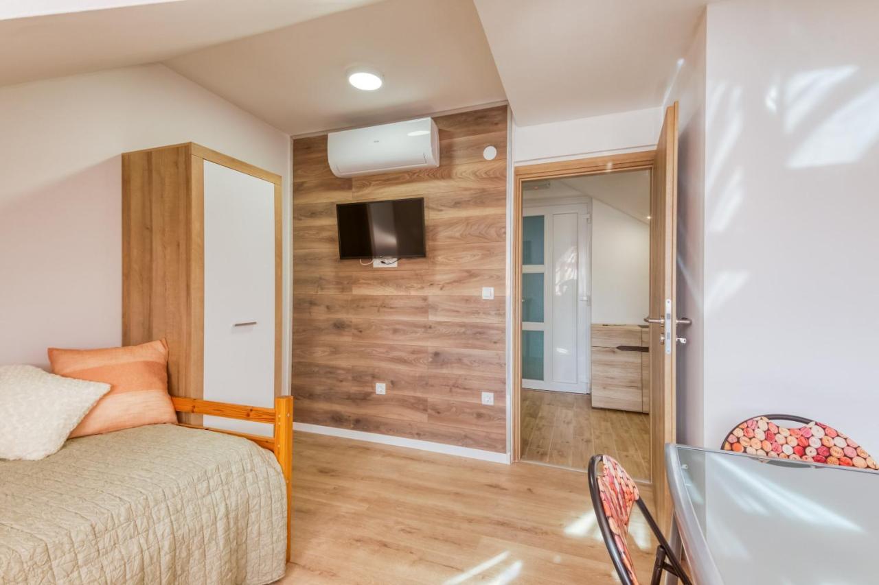 Apartmani Leptir 拉科维察 外观 照片
