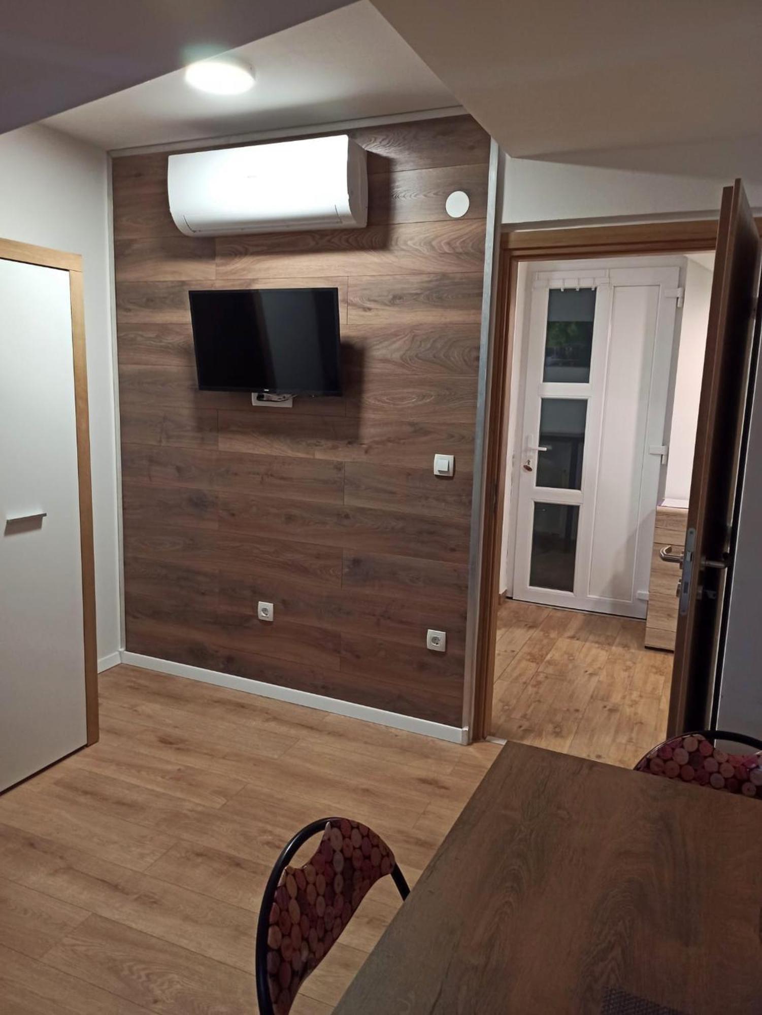 Apartmani Leptir 拉科维察 外观 照片