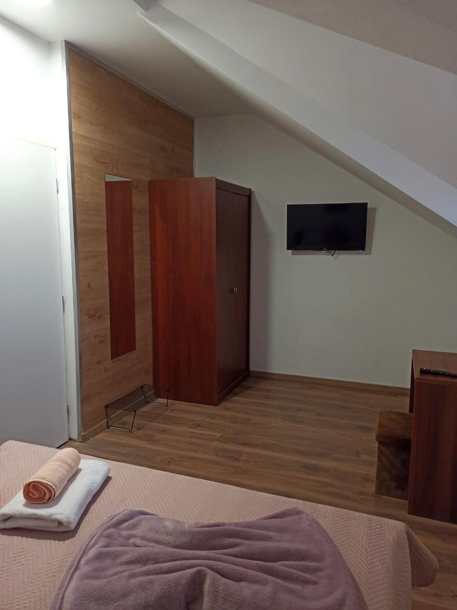 Apartmani Leptir 拉科维察 外观 照片