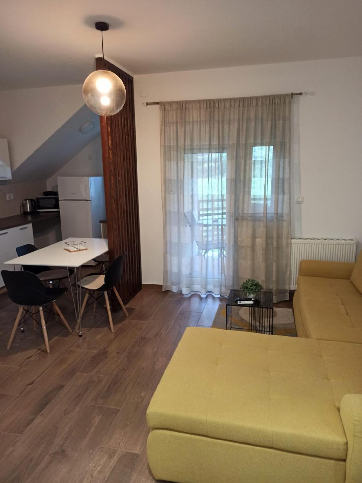 Apartmani Leptir 拉科维察 外观 照片