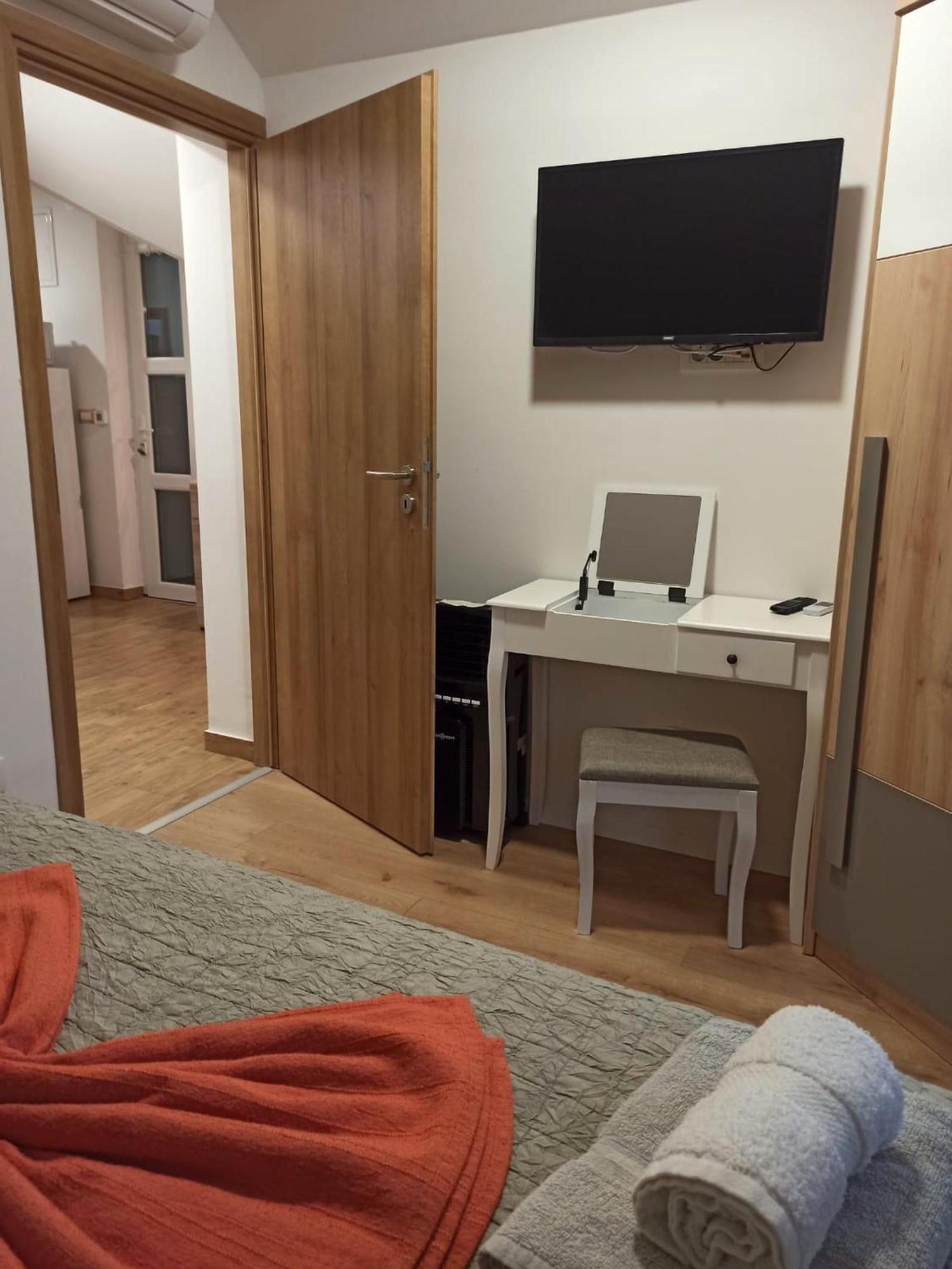 Apartmani Leptir 拉科维察 外观 照片
