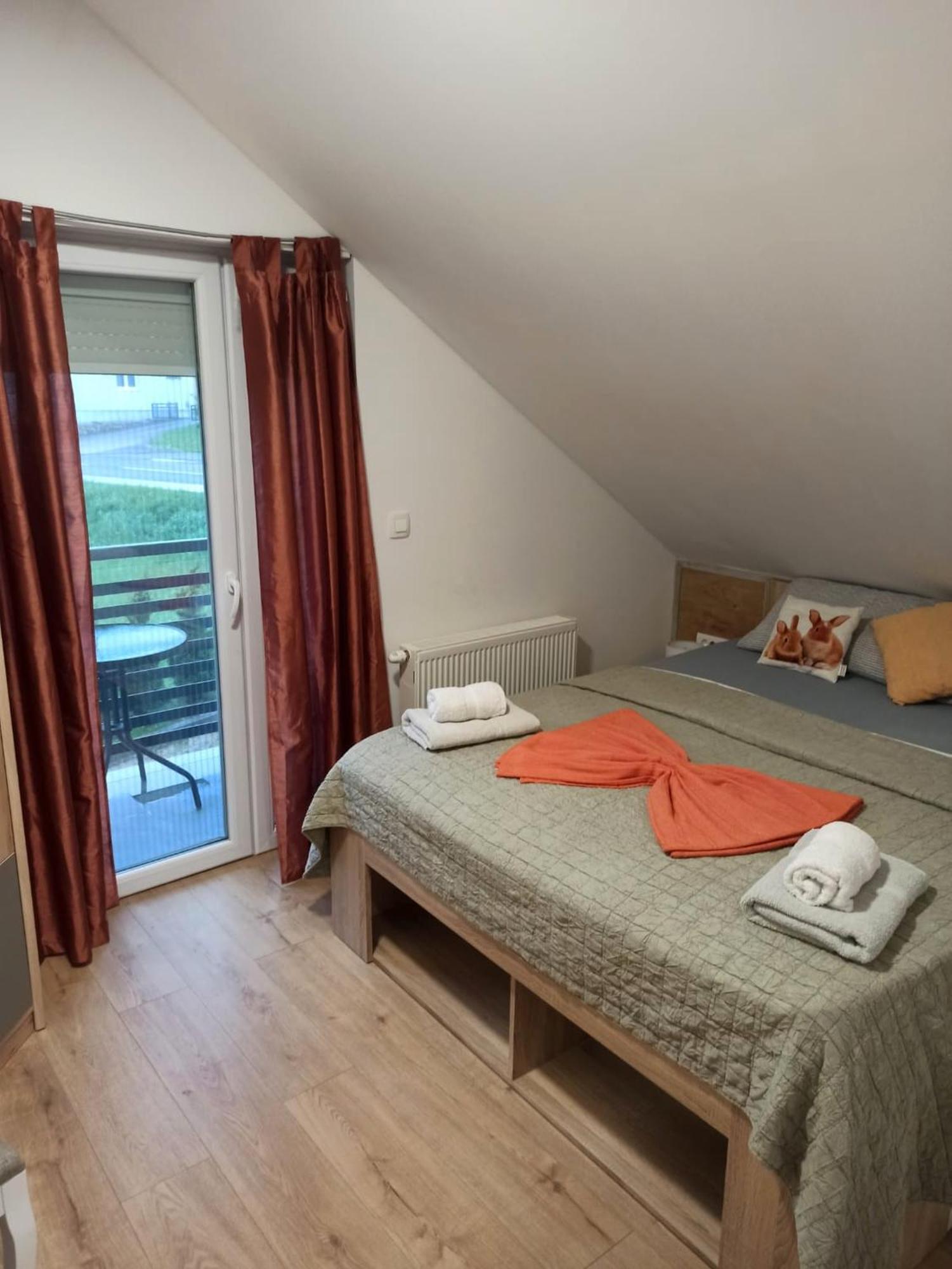 Apartmani Leptir 拉科维察 外观 照片